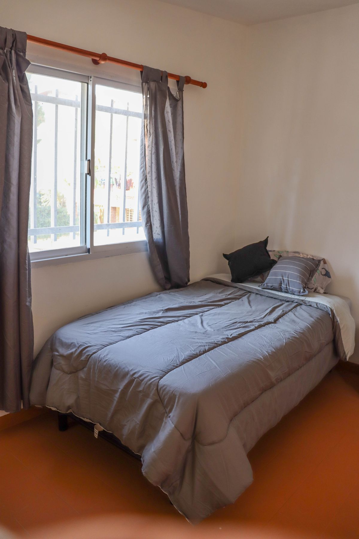 Casa Confite Baigorria - pileta con cascada