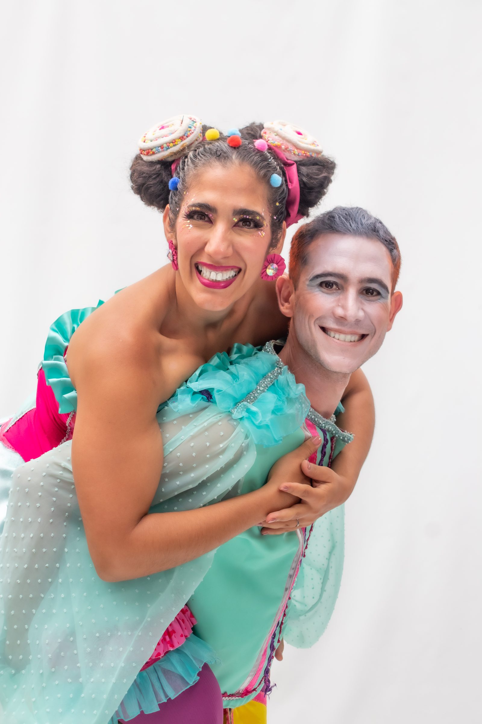 Personajes de la Familia Confite animando un evento en Rosario